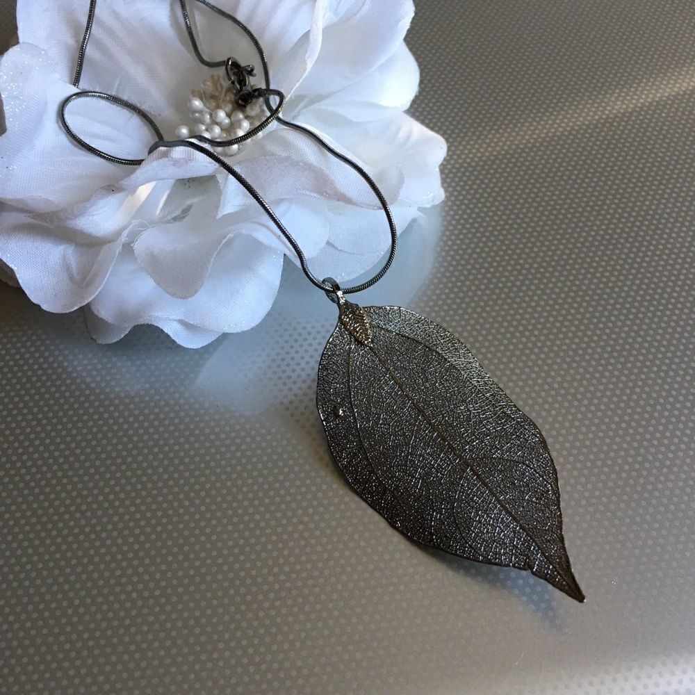 Gunmetal Leaf Necklace‎